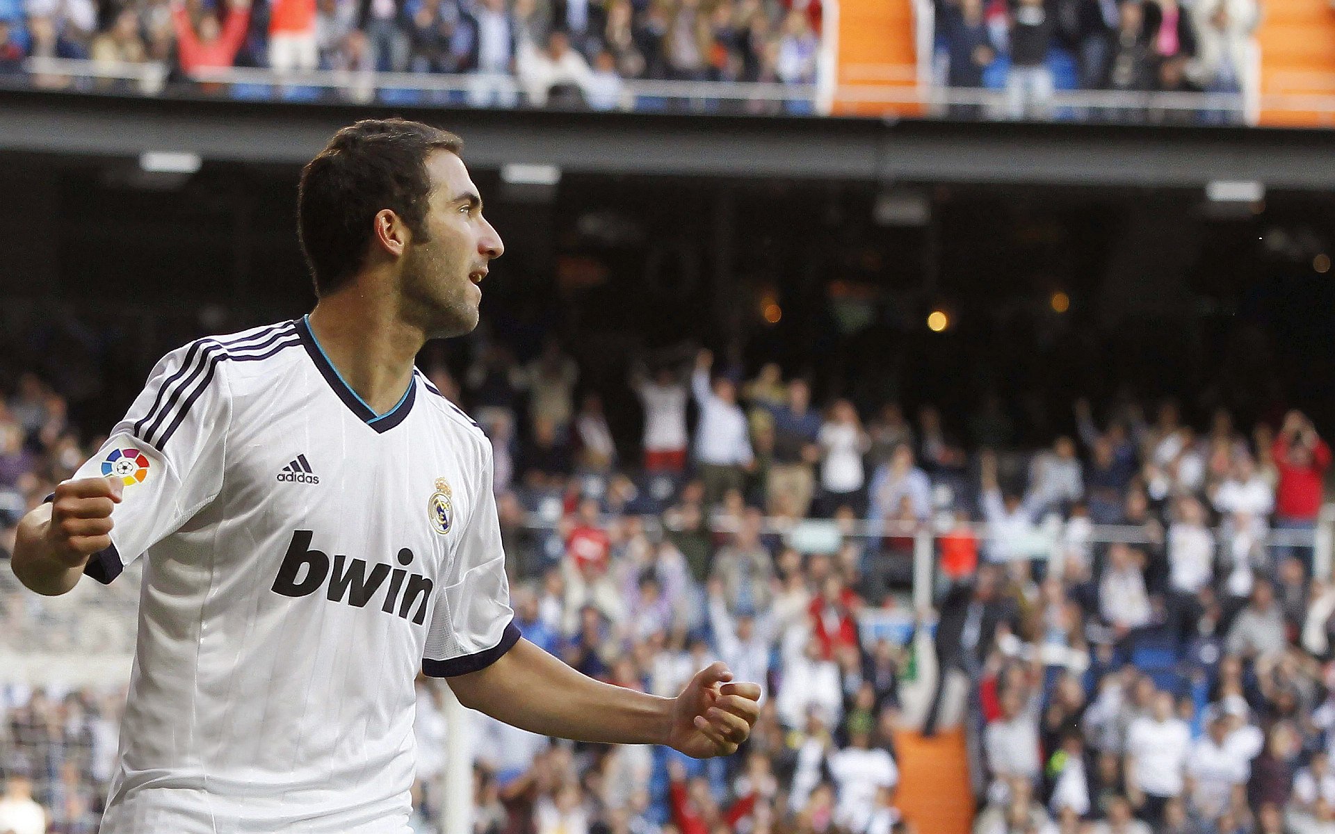 王楚钦换新球拍状态明显提升，王楚钦球品