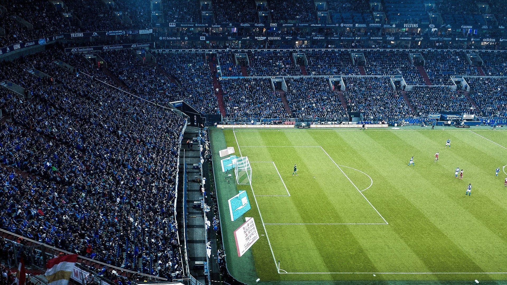 联赛组织者优化赛程减少团队长途奔波，运动表现获益，比赛组织有序